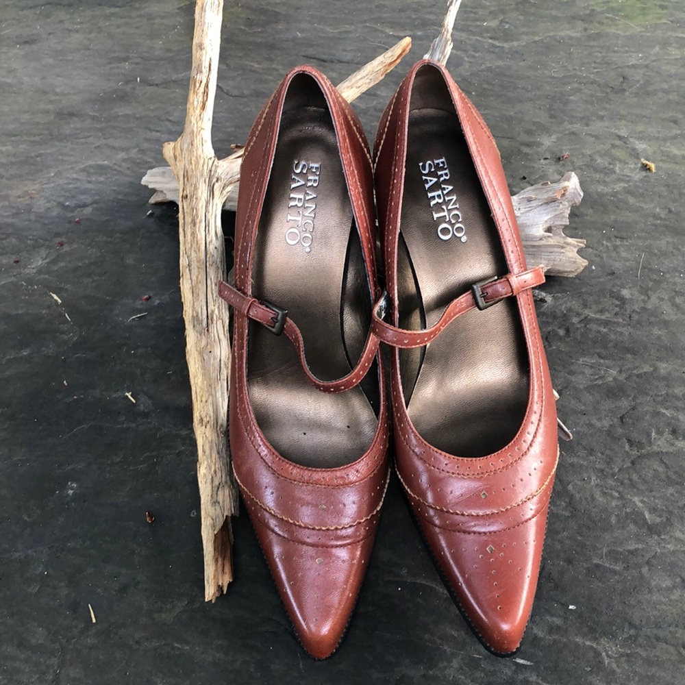 Franco Sarto Kitten heeled wing-tip pumps